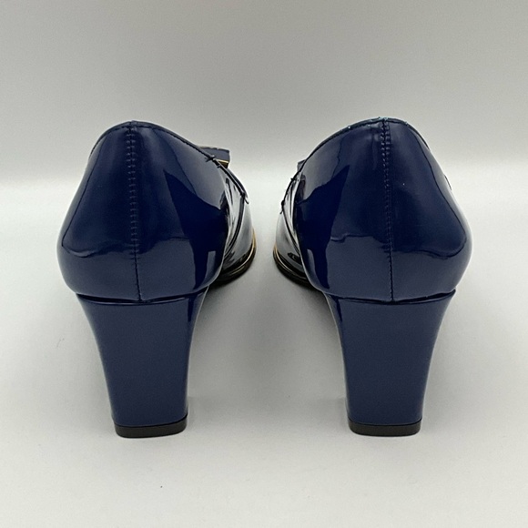 Andrew Geller Heels Size 6.5 Navy Heels with Gold Accents - Picture 7 of 11